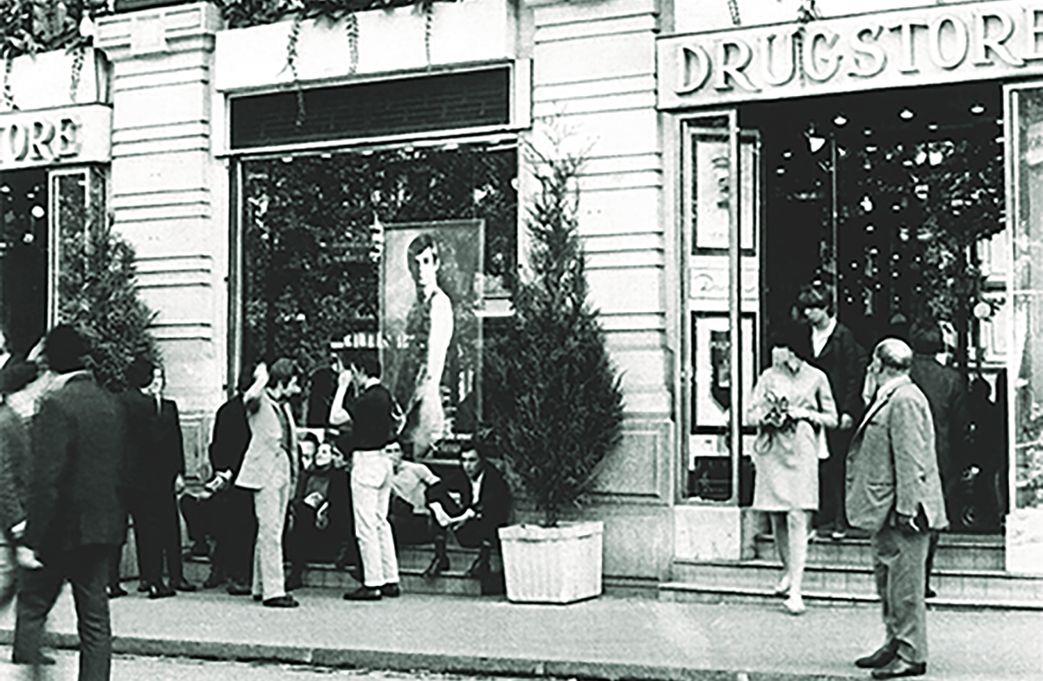 Drugstore Publicis, Slavik
