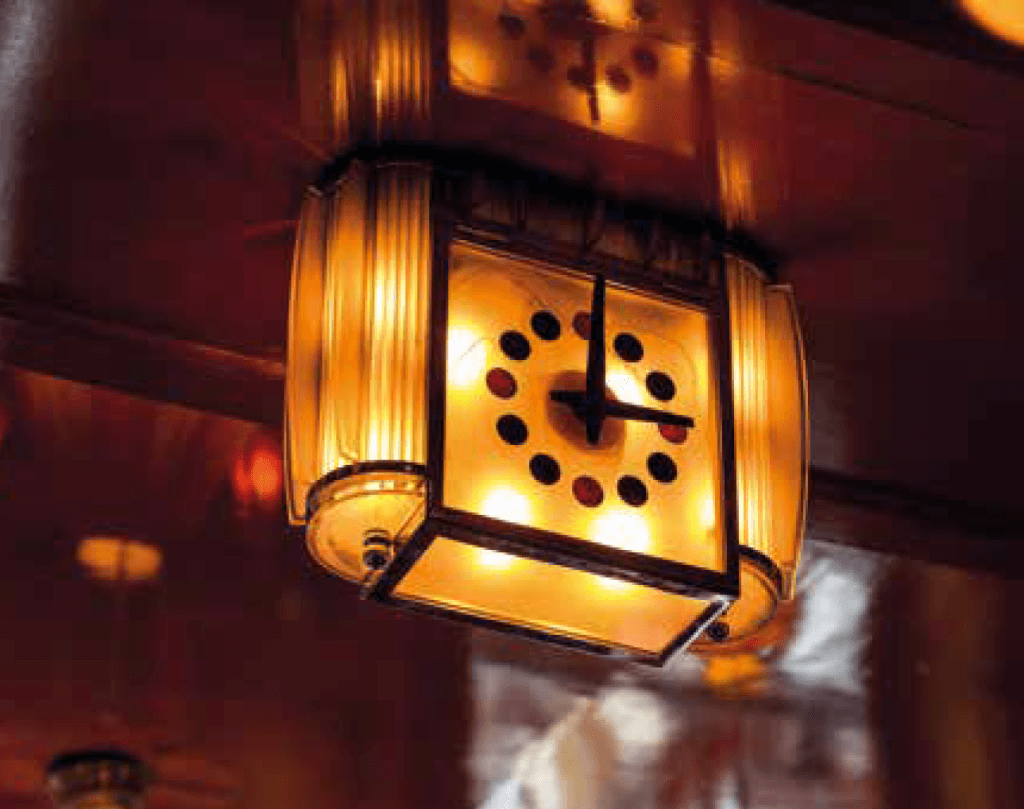 la pendule très Art Déco du Dôme